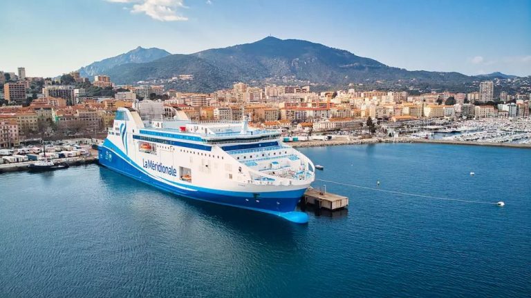 World’s First Non-Polluting Ferry Sets Sail From Marseille, France